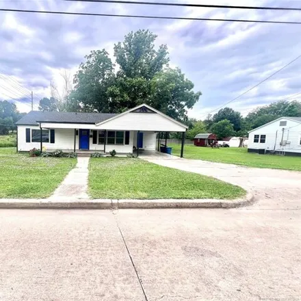 Buy this 3 bed house on 820 E Polk Ave in McAlester, Oklahoma