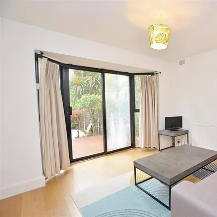 Image 5 - St Mary's University, Teddington Lock Campus, Rivermead Close, London, TW11 9NL, United Kingdom - Apartment for rent