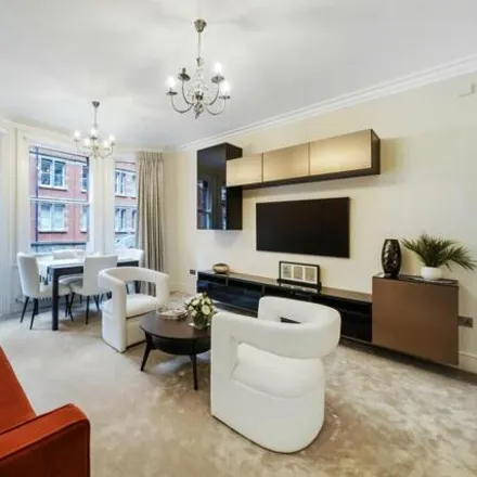 Image 2 - Clarence Gate Gardens, 127-147 Glentworth Street, London, NW1 6AU, United Kingdom - Room for rent
