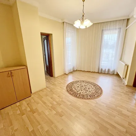 Rent this 5 bed apartment on Kossuth Lajos in Debrecen, Kossuth tér