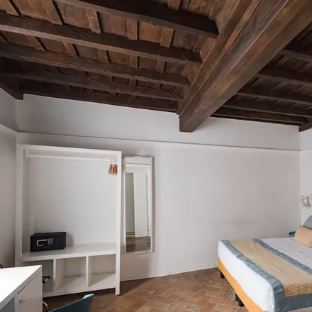 Rent this studio townhouse on Via del Governo Vecchio