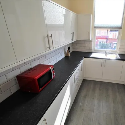 Image 7 - Manor View, Leeds, LS6 1BU, United Kingdom - Townhouse for rent