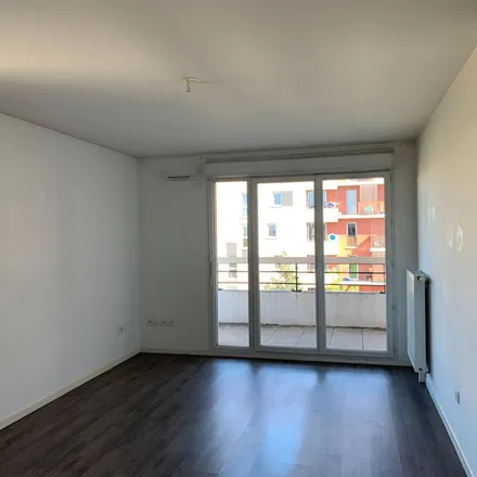 Rent this 2 bed apartment on 4 Rue des Sablières in 94000 Créteil, France