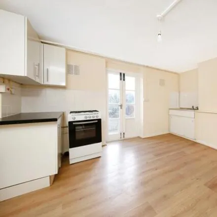 Rent this studio apartment on Lewisham Way in London, SE14 6QP
