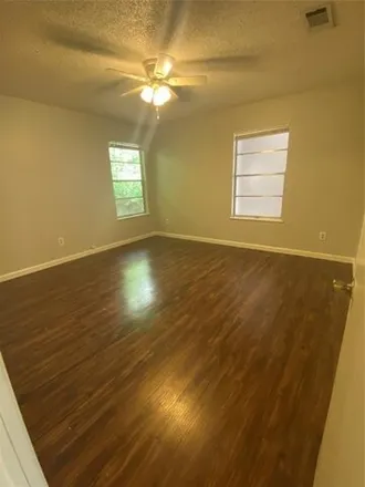 Image 8 - 2014 Holland Avenue, Austin, TX 78704, USA - Apartment for rent