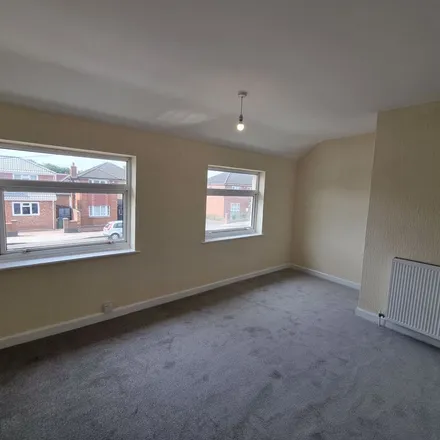 Rent this 3 bed townhouse on Wood Lane in West Bromwich, B70 9PY