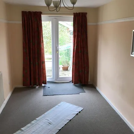 Image 4 - Chesterfield Drive, Bullfinch Lane, Dunton Green, TN13 2DY, United Kingdom - Apartment for rent