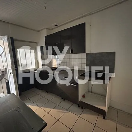 Rent this 2 bed apartment on Place de l'Église in 70000 Vesoul, France