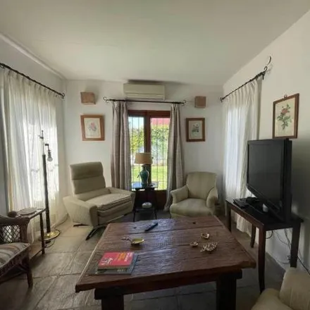 Buy this 2 bed house on Rosario de Santa Fe 582 in Partido de San Isidro, B1643 CGT Beccar