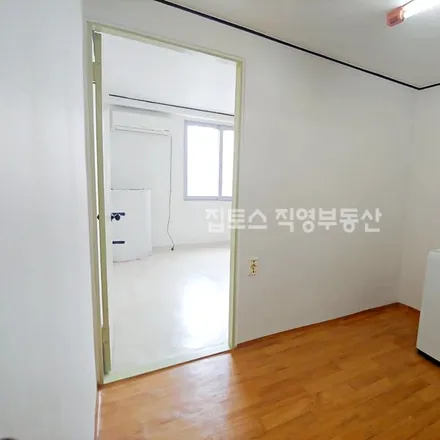 Rent this studio apartment on 서울특별시 강남구 역삼동 732-17