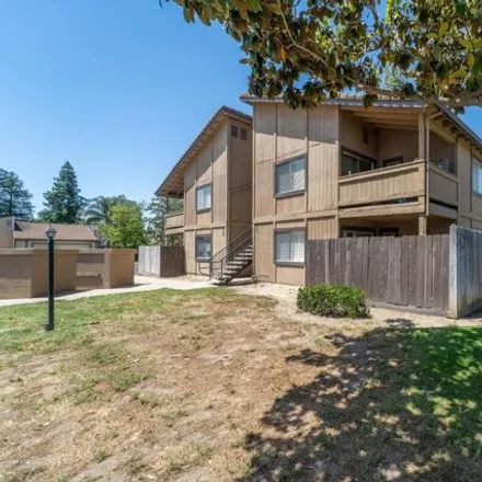 Buy this 2 bed condo on 406 Cherry Lane in Manteca, CA 95337