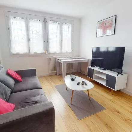Rent this 3 bed apartment on 110 Cours Fauriel in 42100 Saint-Étienne, France