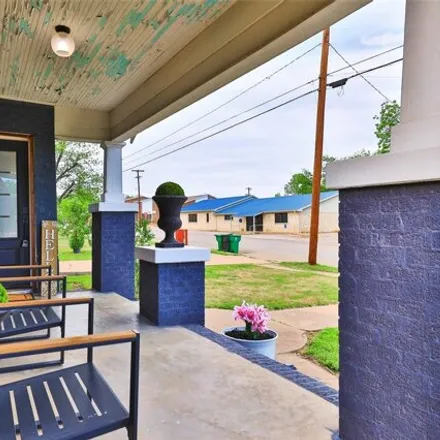 Image 4 - 305 West Walnut Street, Coleman, TX 76834, USA - House for sale
