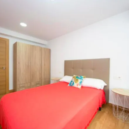 Rent this 3 bed apartment on Cortinas "Las Nieves" in Calle Doctor Fernando Escobar, 18012 Granada