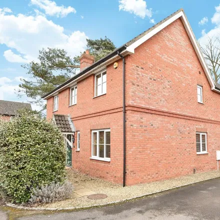Rent this 4 bed house on Gooseacre in Radley, OX14 3BQ