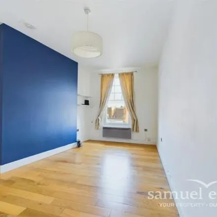 Buy this 1 bed apartment on London Road in Londres, Great London