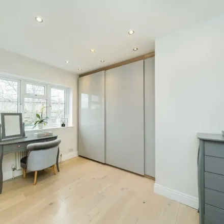 Image 6 - Great North Way, London, NW4 1JD, United Kingdom - Duplex for rent
