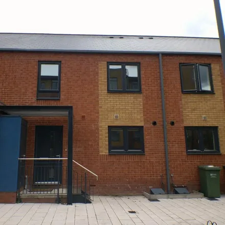 Rent this 3 bed townhouse on Woodhouse Close in Worcester, WR5 3FB