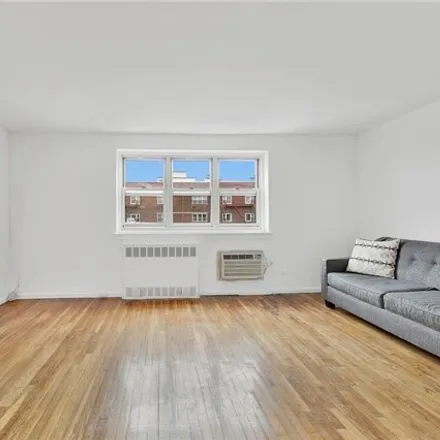 Image 7 - 88-08 151st Avenue, New York, NY 11414, USA - Apartment for sale