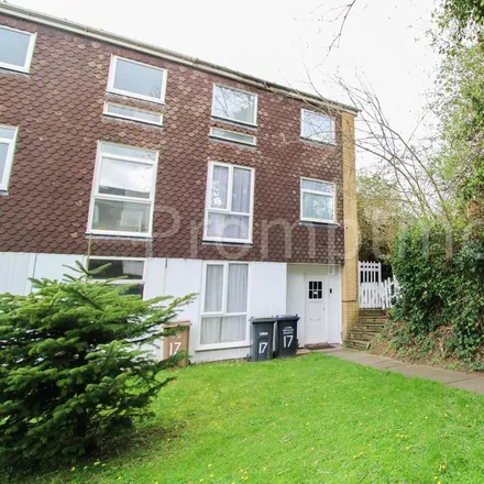 Rent this 5 bed house on Trowbridge Gardens in Luton, LU2 7JY