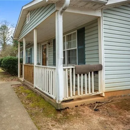 Image 4 - 606 Voss St, North Carolina, 27105 - House for sale