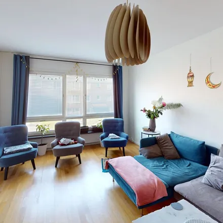 Rent this 3 bed apartment on Familjecentralen Alfahuset in Södra Hunnetorpsvägen, 256 62 Helsingborg