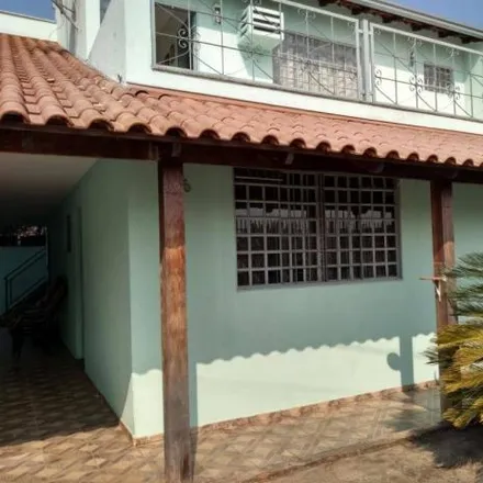 Buy this 4 bed house on Rua Adovaldo José Gomes in Cinco Conjuntos, Londrina - PR