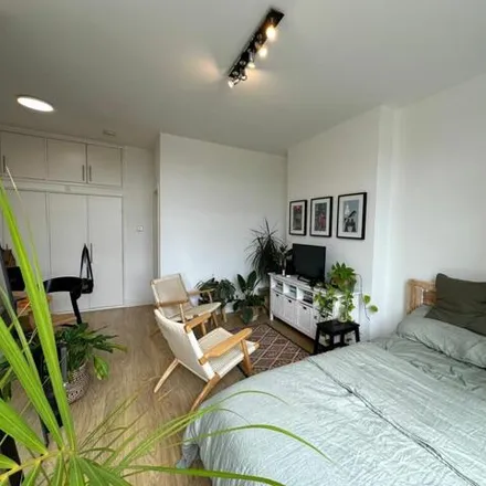 Rent this studio apartment on Mount View Road in London, N4 4SP