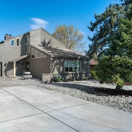 Buy this 3 bed house on 1952 Cypress Place in Richland, WA 99354