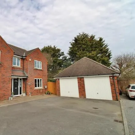 Buy this 5 bed house on Bell Davies Road in Stubbington, PO14 2BW