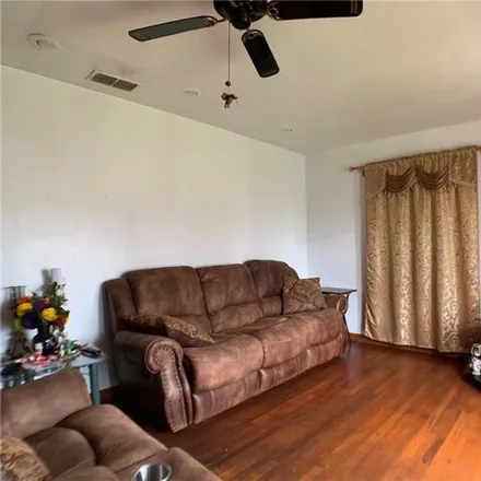 Image 3 - 399 North Park Drive, Brownsville, TX 78520, USA - House for sale
