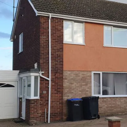 Rent this 3 bed duplex on Whitefield Road in Duston, NN5 6SL