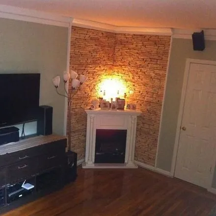 Rent this 1 bed apartment on 663 Locust Street in Fleetwood, City of Mount Vernon