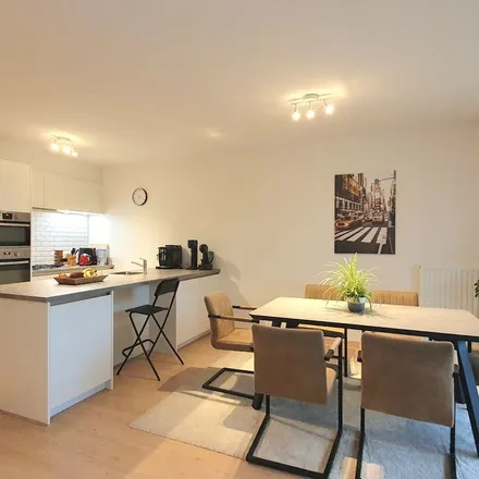 Rent this 2 bed apartment on Hendrik van Veldekesingel 29 in 31, 33