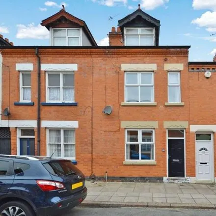 Rent this 3 bed townhouse on Henton Off License in Henton Road, Leicester