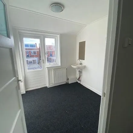 Rent this 4 bed apartment on Van Loonstraat 75 in 8932 AP Leeuwarden, Netherlands