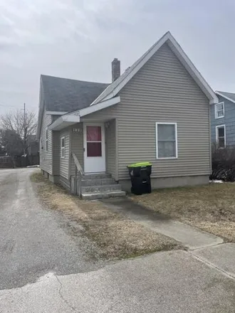 Buy this 2 bed house on Freedom Motors in 929 West Washington Avenue, Alpena Junction