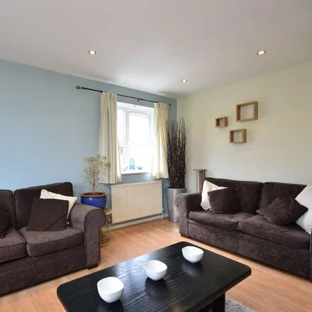 Rent this 2 bed apartment on Laburnum Close in London, N11 3PA