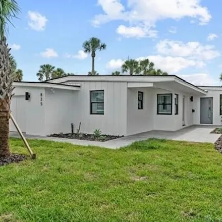 Rent this 3 bed house on Beaches Town Center in 825 East Coast Drive, Atlantic Beach