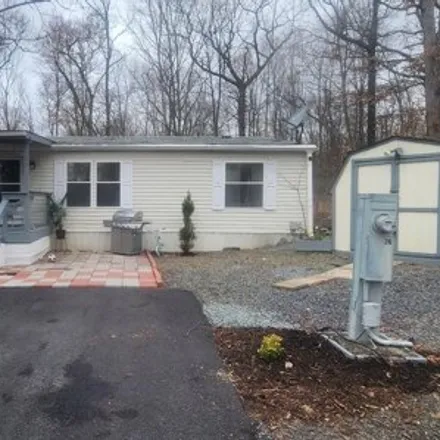 Buy this studio apartment on 7586 Rocky Ridge Road in Middle Smithfield Township, PA 18302