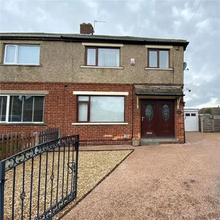 Buy this 3 bed duplex on Belmont Rise in Oakenshaw, BD12 0PB