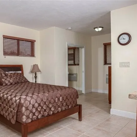 Image 5 - 841 Northeast 10th Street, Hallandale Beach, FL 33009, USA - Apartment for rent