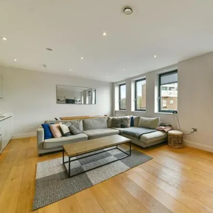 Buy this 1 bed apartment on London Road in London, TW7 5AU