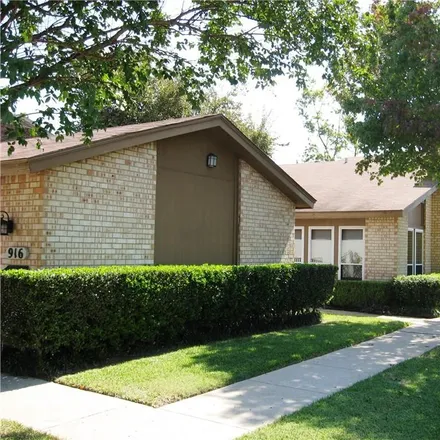 Rent this 3 bed townhouse on 912 Shadycreek Lane in Bedford, TX 76021