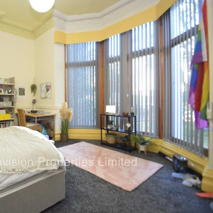 Image 6 - St John's Terrace, St John's Avenue, Leeds, LS6 1AW, United Kingdom - House for rent