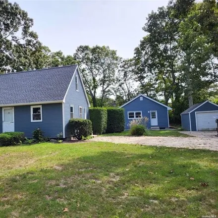 Buy this 5 bed house on 26 Lynncliff Road in Southampton, Hampton Bays
