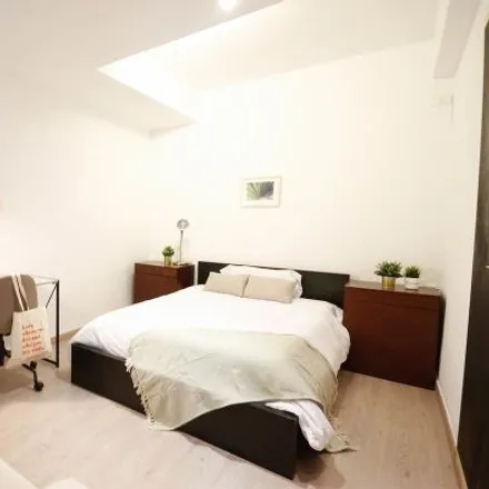 Rent this 3 bed room on Carrer de Balmes in 79 B, 08001 Barcelona