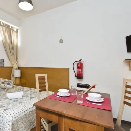 Rent this 1 bed apartment on InviPorto Imobiliária in Rua de Guedes de Azevedo, 4000-271 Porto