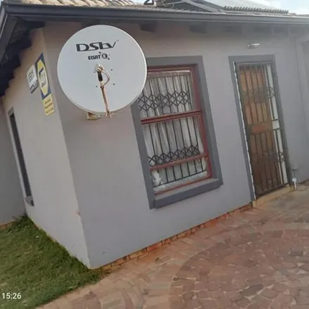 Image 2 - Cadac Crescent, Crystal Park, Gauteng, 1509, South Africa - Apartment for rent