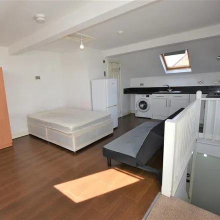 Rent this studio apartment on Barclay Street in Leicester, LE3 0JE
